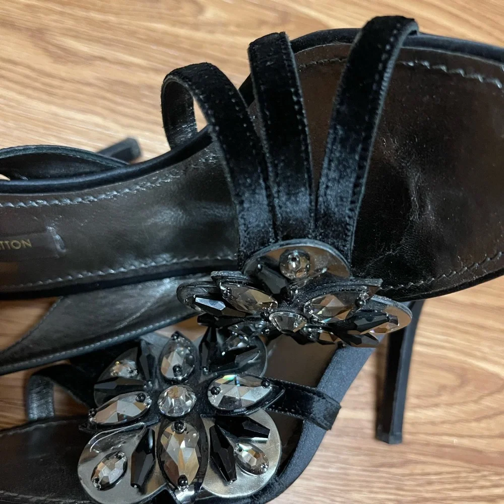 Louis Vuitton Shoe - Picture 4 of 8